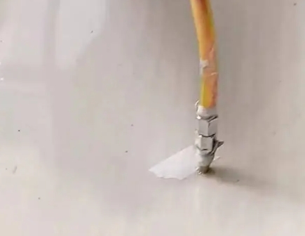 源汇瓷砖空鼓维修公司专业解答在瓷砖铺贴过程中，如果使用的砂料过粗（如全部使用了粗砂），可能会导致以下问题